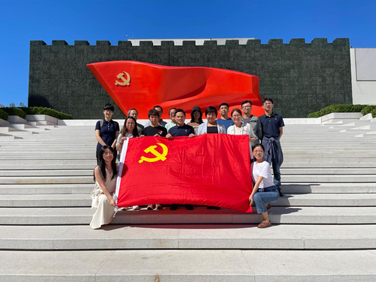 党史馆合影.jpg