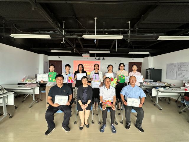 新闻图片-集体合影 640.427.jpg